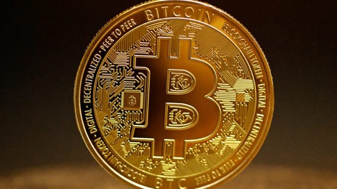 Bitcoin Slips Below 200-Day SMA, Presents Dual Price Potential Bitcoin